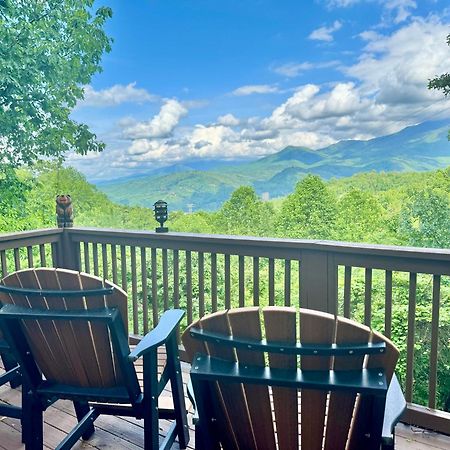 Family Chalet With Sauna, Hottub, Heavenly Views! Mins To Downtown! แกตลิงเบิร์ก ภายนอก รูปภาพ
