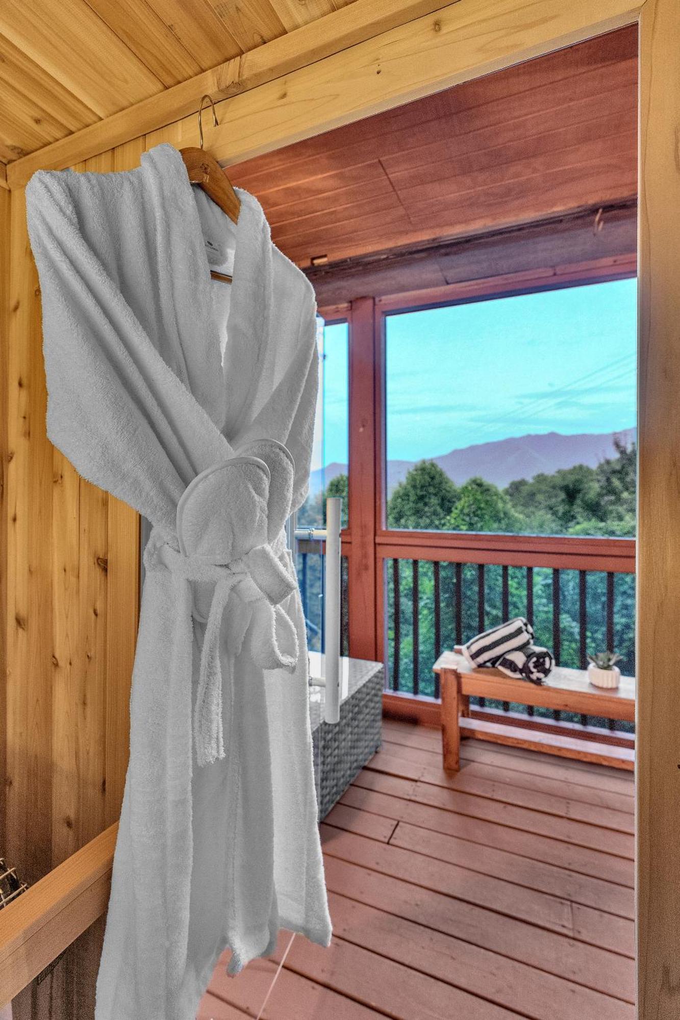 Family Chalet With Sauna, Hottub, Heavenly Views! Mins To Downtown! แกตลิงเบิร์ก ภายนอก รูปภาพ