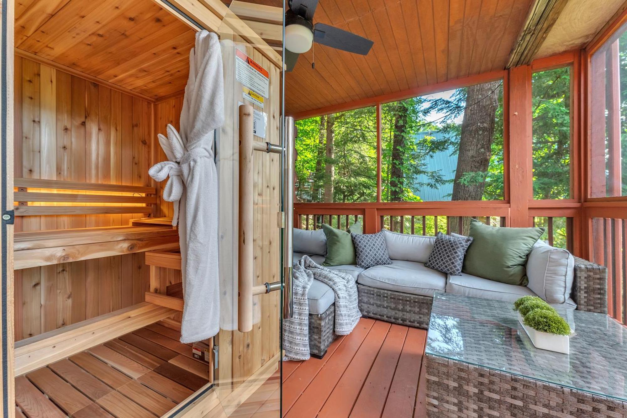 Family Chalet With Sauna, Hottub, Heavenly Views! Mins To Downtown! แกตลิงเบิร์ก ภายนอก รูปภาพ