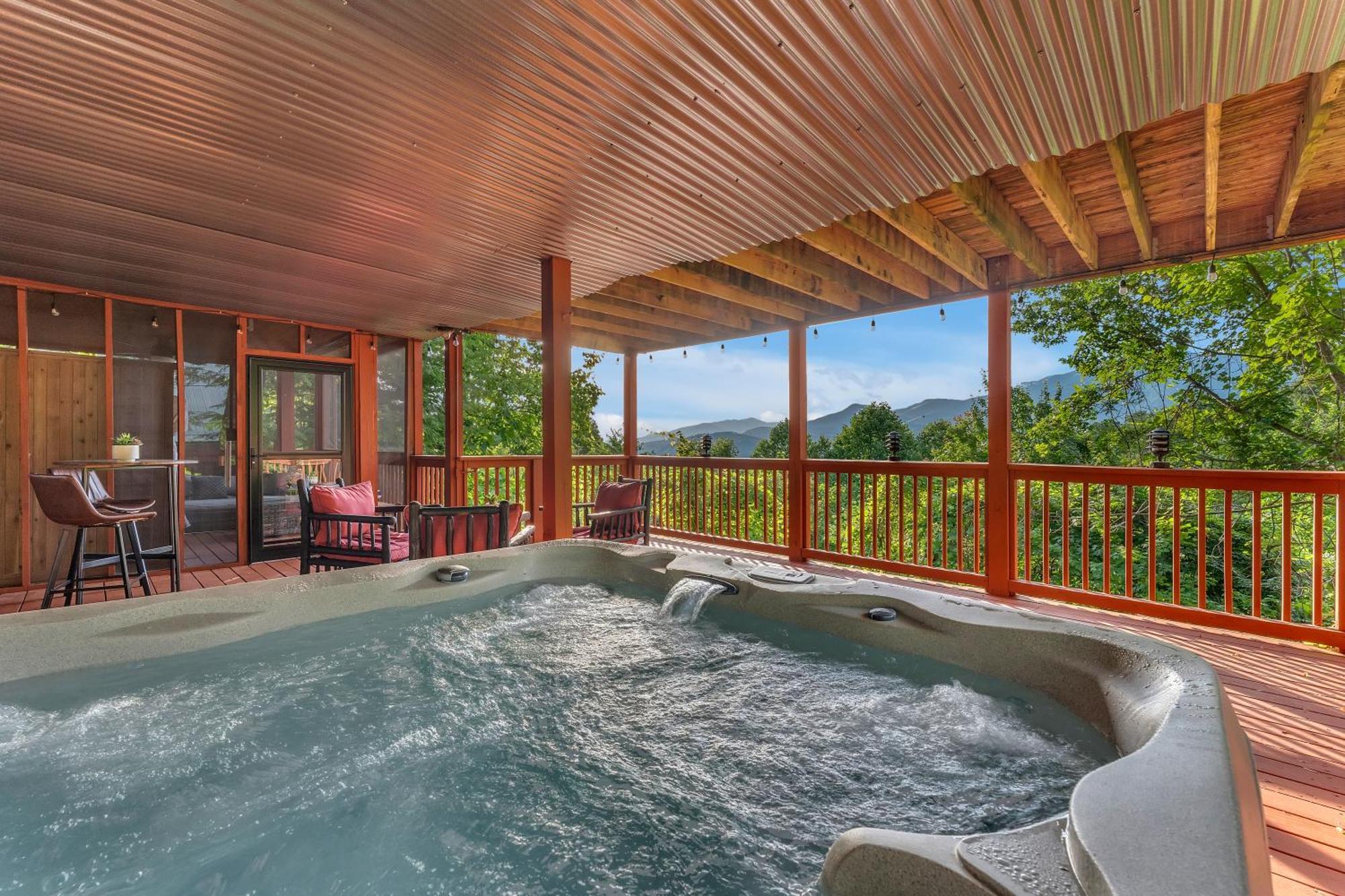 Family Chalet With Sauna, Hottub, Heavenly Views! Mins To Downtown! แกตลิงเบิร์ก ภายนอก รูปภาพ