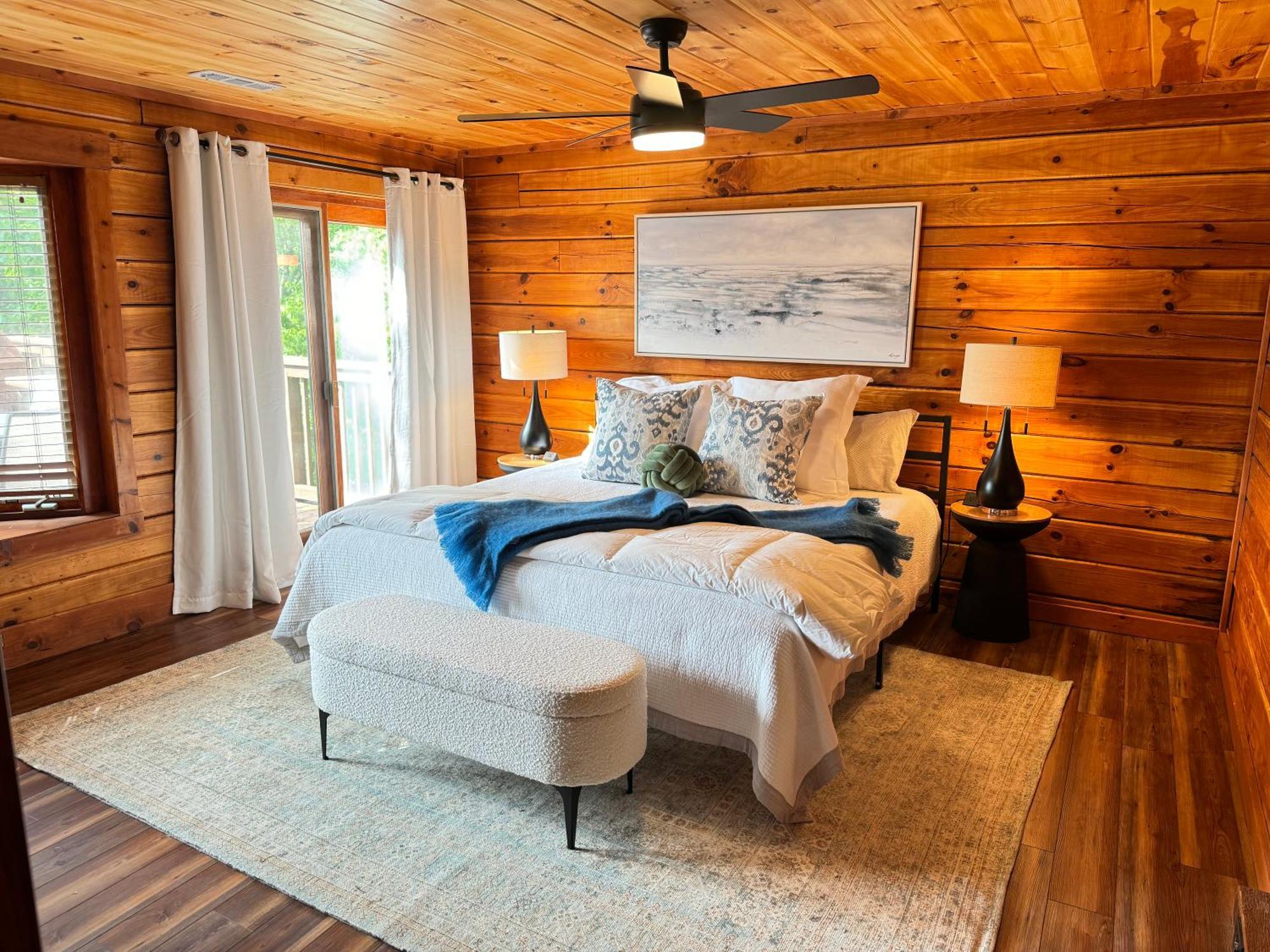 Family Chalet With Sauna, Hottub, Heavenly Views! Mins To Downtown! แกตลิงเบิร์ก ภายนอก รูปภาพ